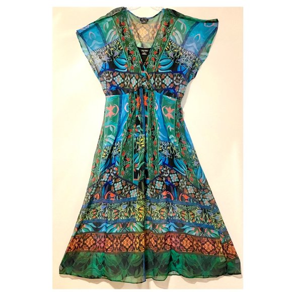 City Chic Dresses & Skirts - City Chic Maxi Dress ~ floaty & relaxed ~ with black slip